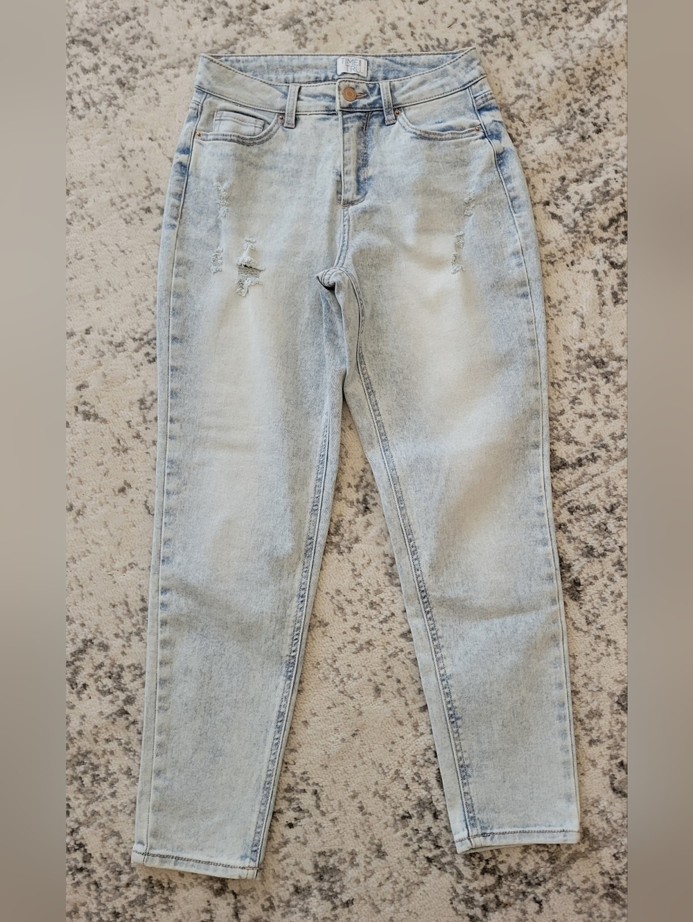 Light Wash High-Rise Women’s Jeans